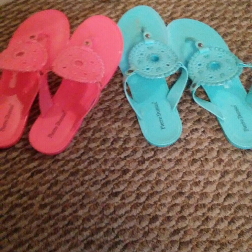 Pair if cute sandles